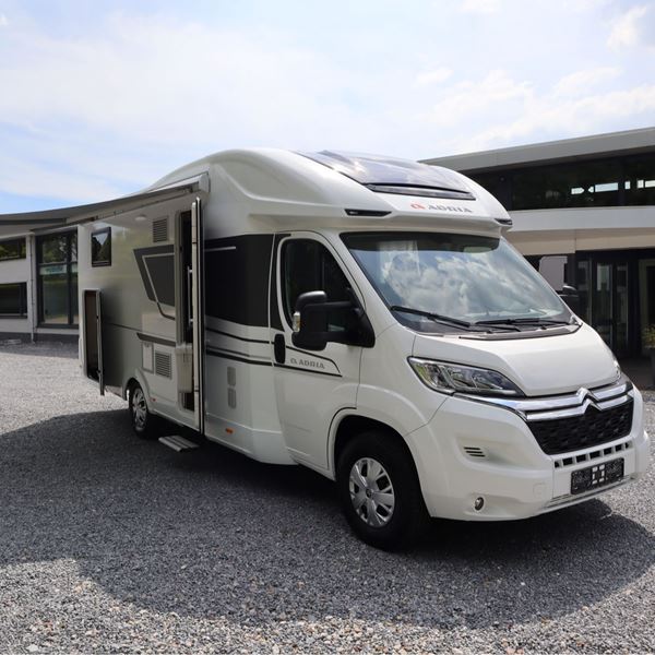 Adria Matrix 670SL + TV handgeschakeld 165 pk
