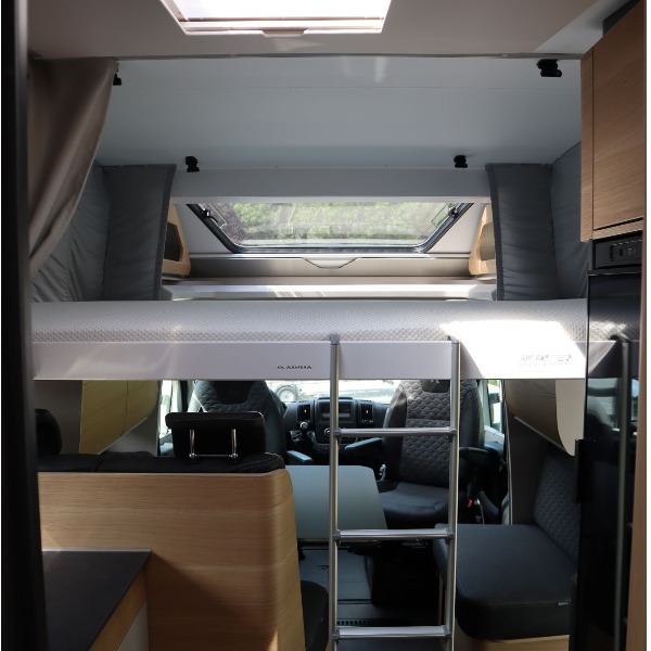 Adria Matrix 670SL + TV handgeschakeld 165 pk