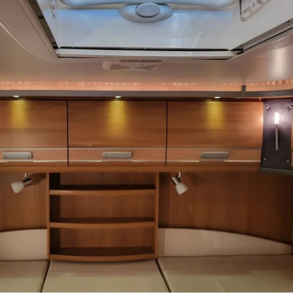 Dethleffs I6611 handgeschakeld zijaanzicht