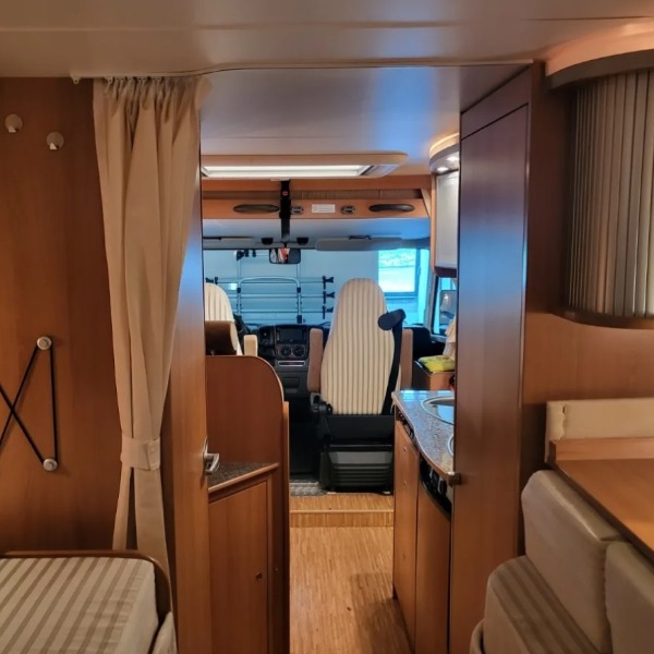 Dethleffs I6611 handgeschakeld zijaanzicht