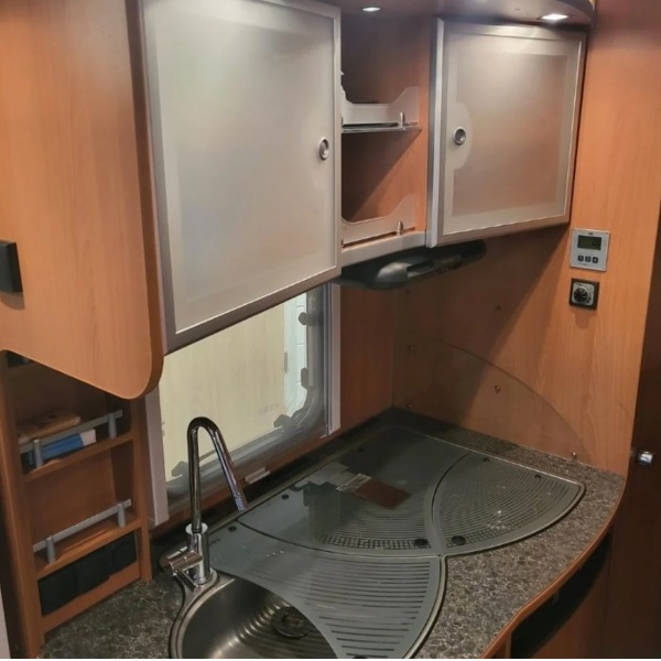 Dethleffs I6611 handgeschakeld zijaanzicht